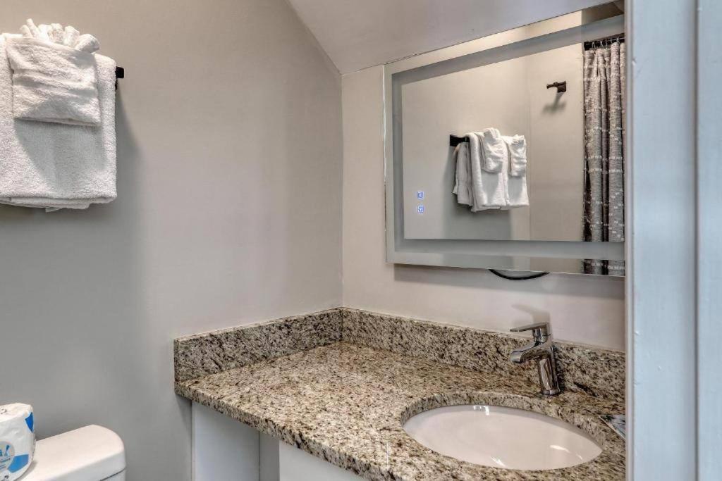 Stylish Haven New Walk To The Ocean Smart Tvs Wifi Apartment Миртъл Бийч Екстериор снимка